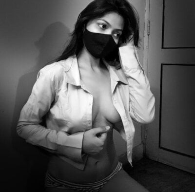 Sanaya_7 on StripChat