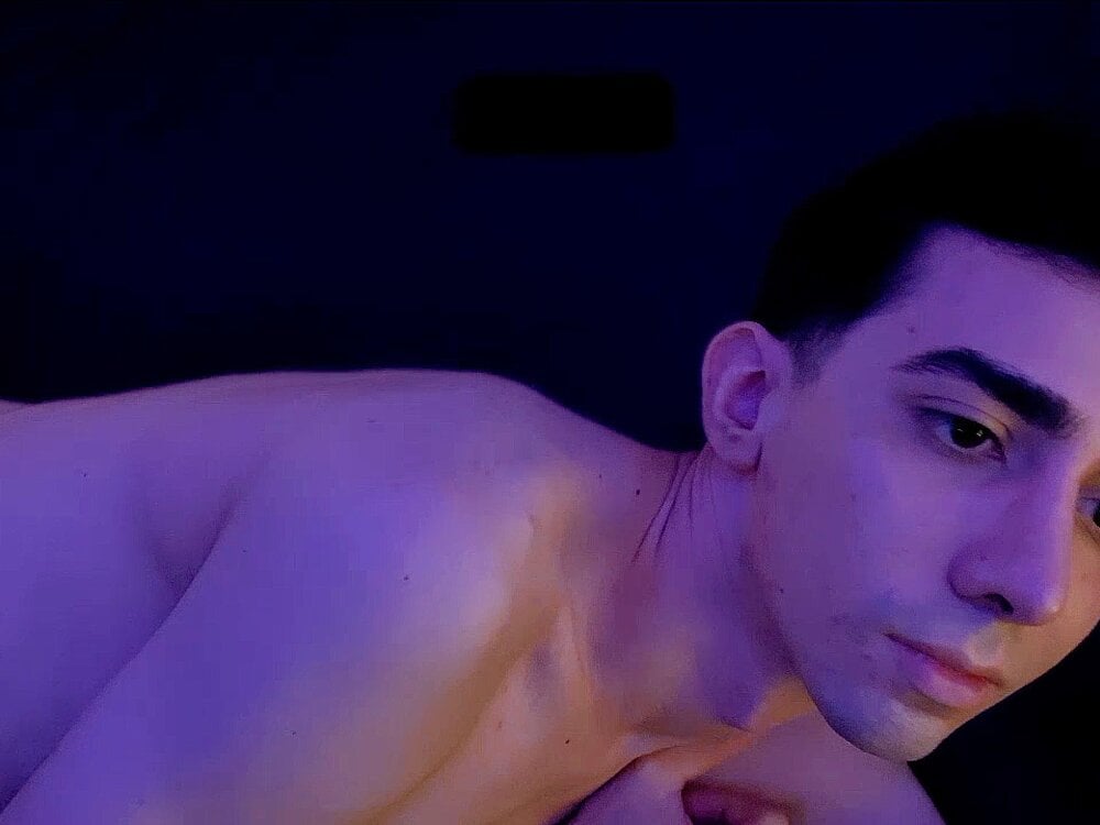 NateJonas live cam model at StripChat