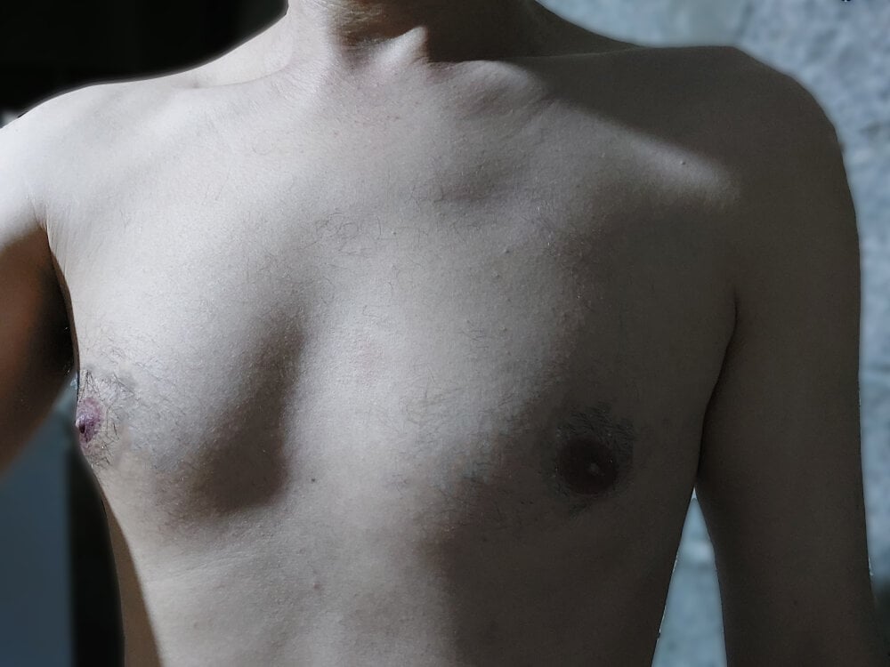 Thomas_Adam Offline XXX Chat