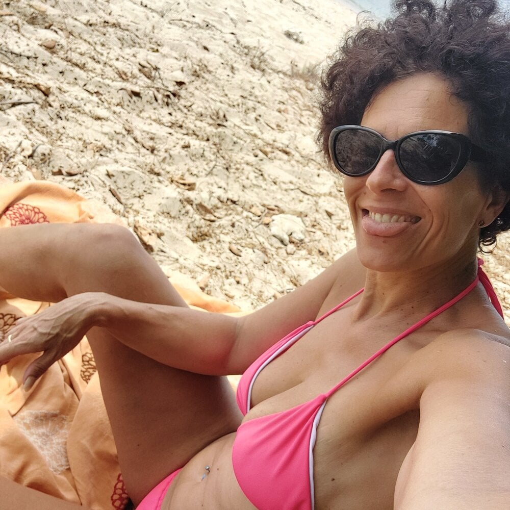 Live sex webcam photo for LightedWoman #290305534