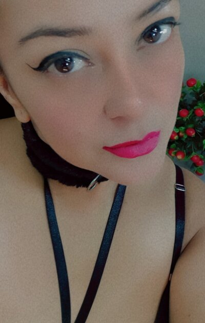 lucia_vonne_ live on StripChat