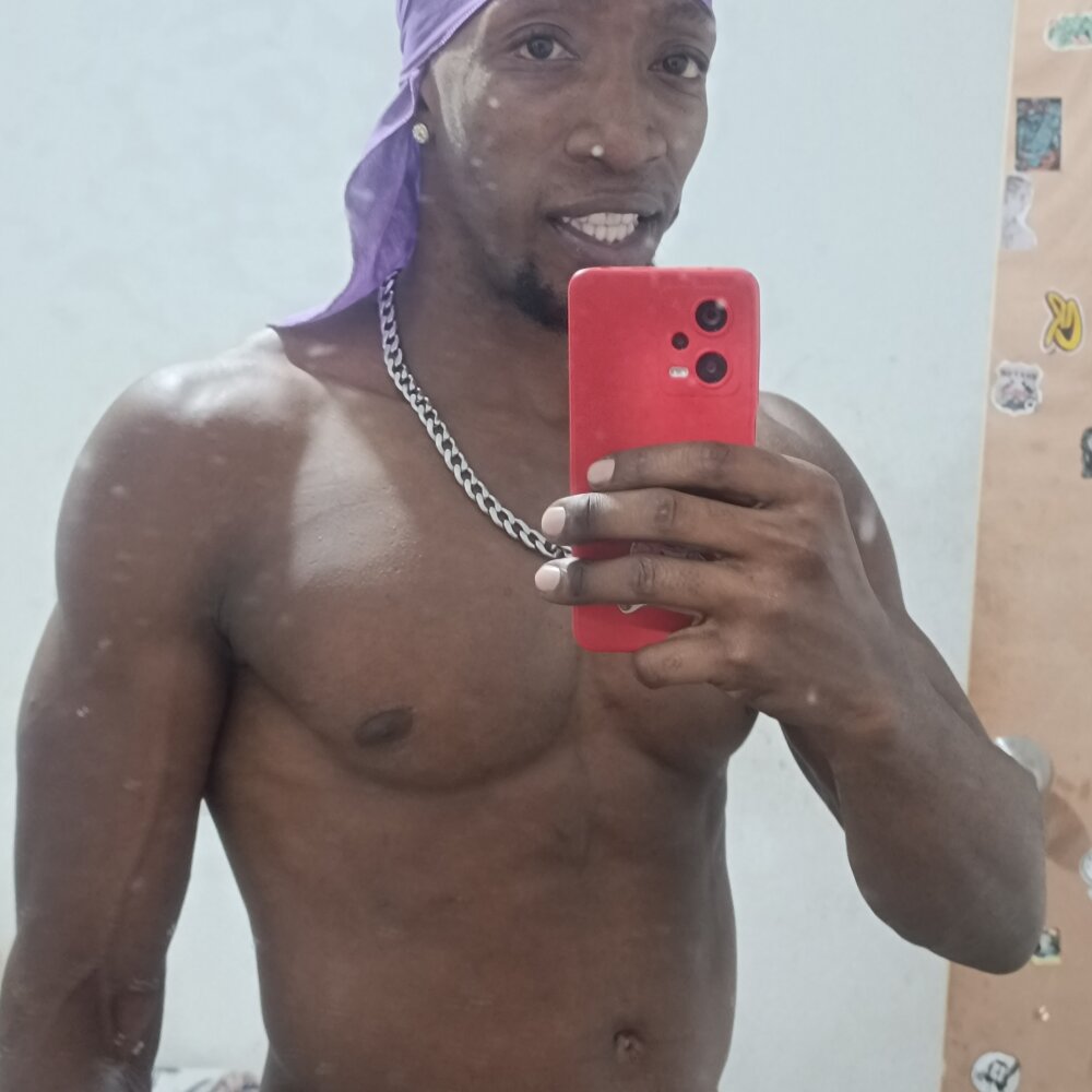 BigLucass12-12's Offline XXX Chat