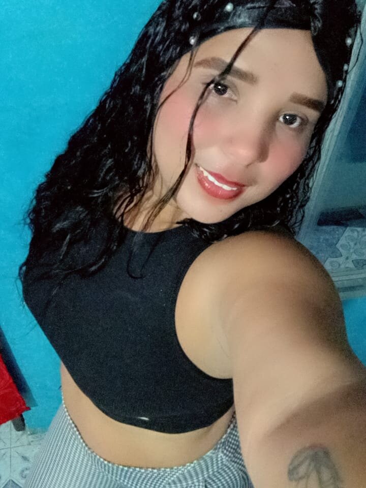Alessandra_tonsonn profile