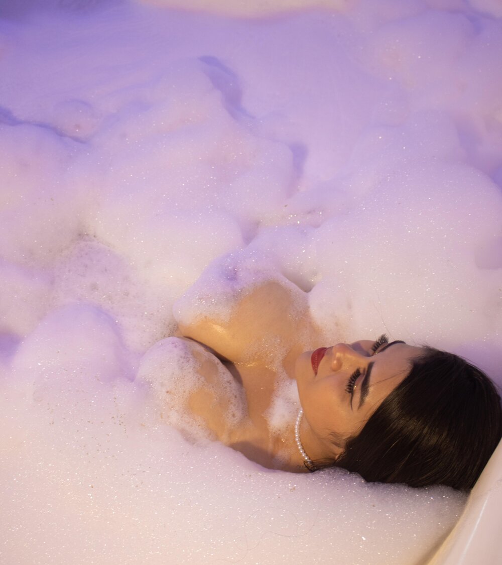 Live sex webcam photo for Emilyboobss #290073565