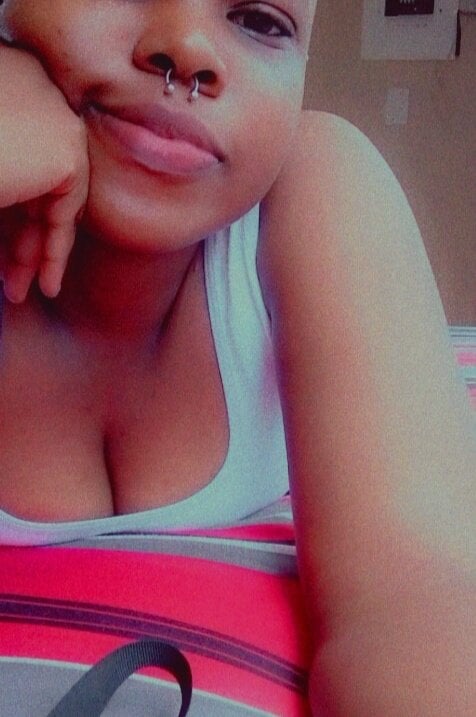 Watch promisiuos live on cam on StripChat