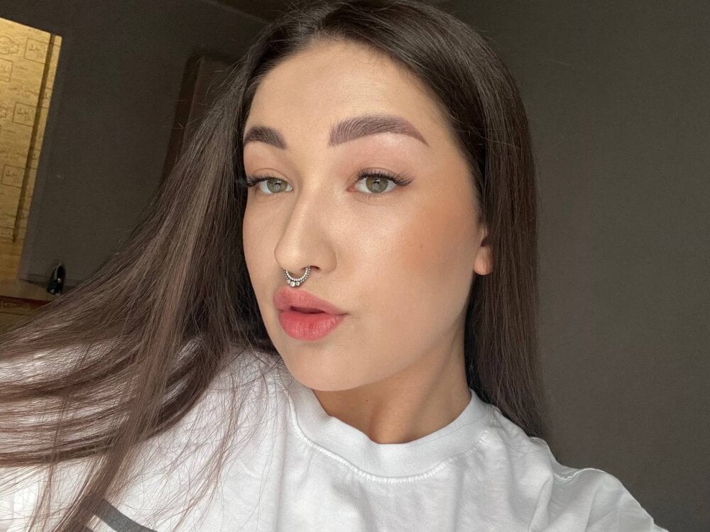 livesex.fan aria_blisss livesex profile in white-hair cams