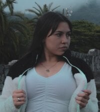candice_swaneponel's Offline Chat Room