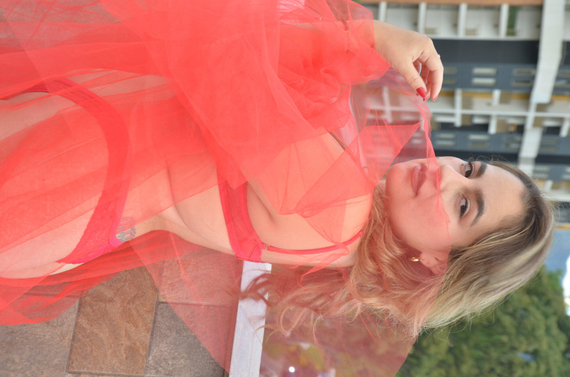 Helena_Stong