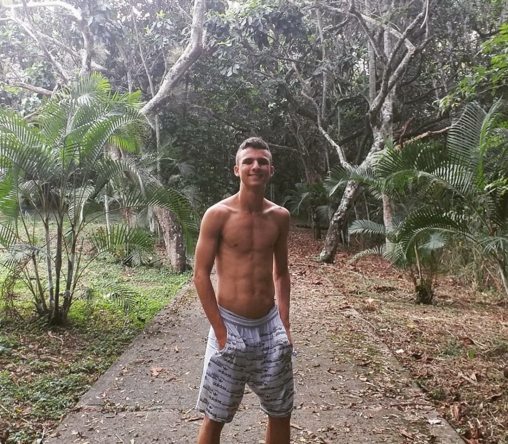 andrew_lovely18 from stripchat