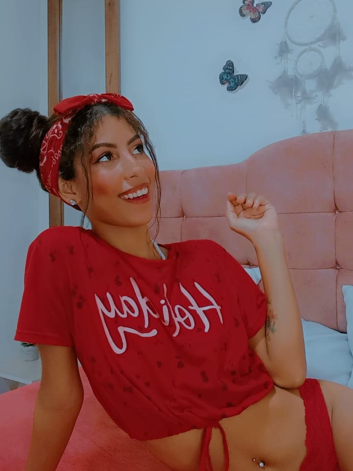 Live sex webcam photo for Gabriella_Solis #289972697