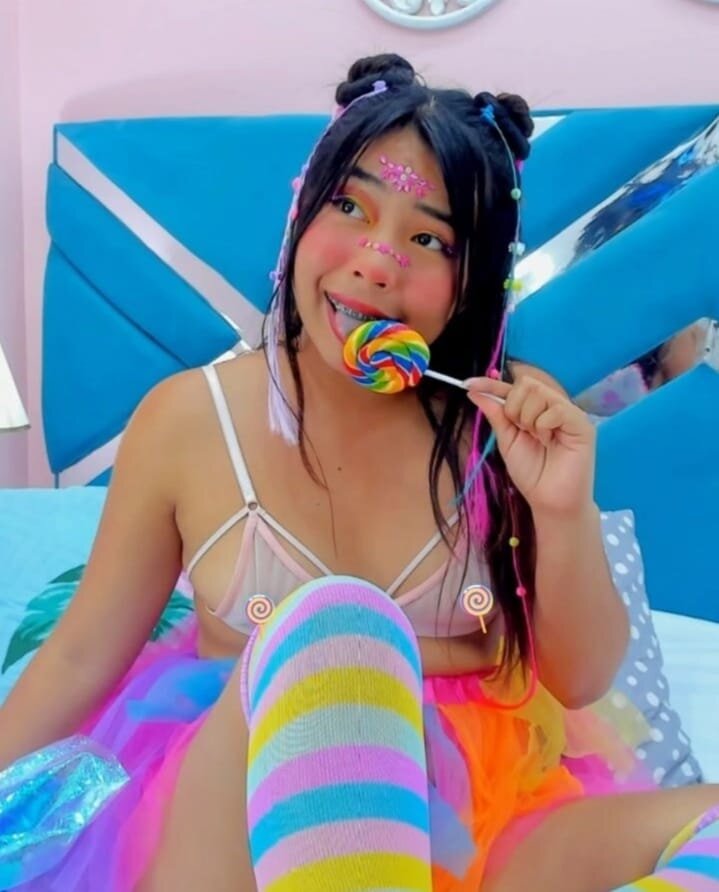 Alana_guns
