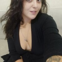Hot_Maria1's Offline Chat Room