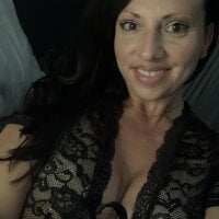 Simonelovely's Offline Chat Room