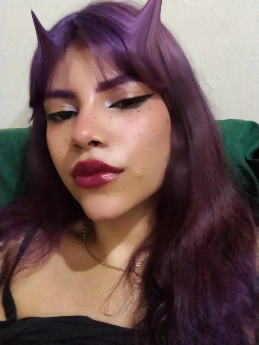 AfroditaMoore's Offline XXX Chat