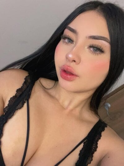 naoly_valls_a Live Cam on StripChat