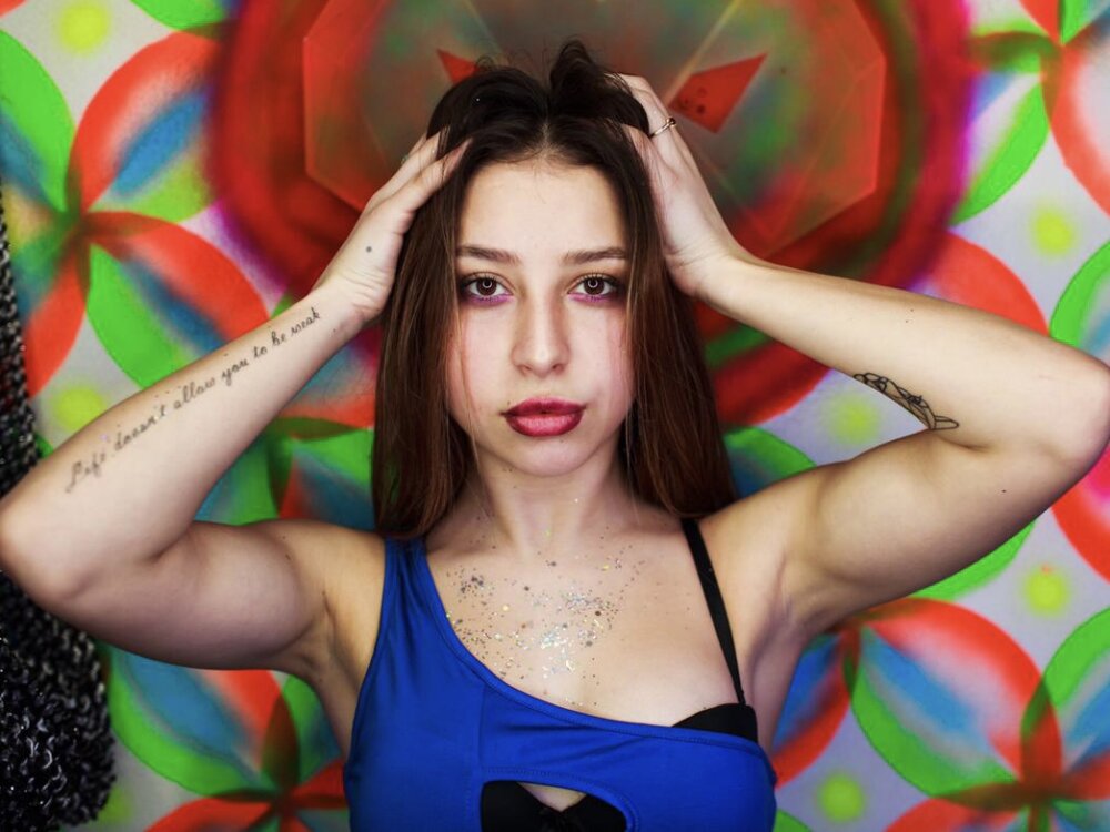 Liana_Larson主播简介 | Stripchat