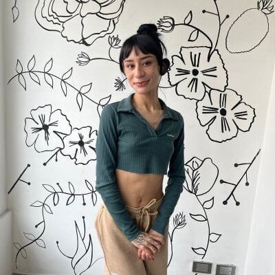 elivecams.com LucyCortess livesex profile in ethnicityindian cams