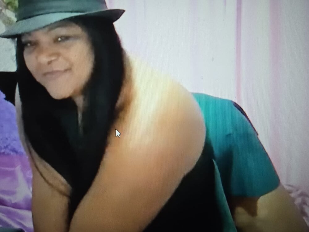 Live sex webcam photo for IndianDelia #290211228