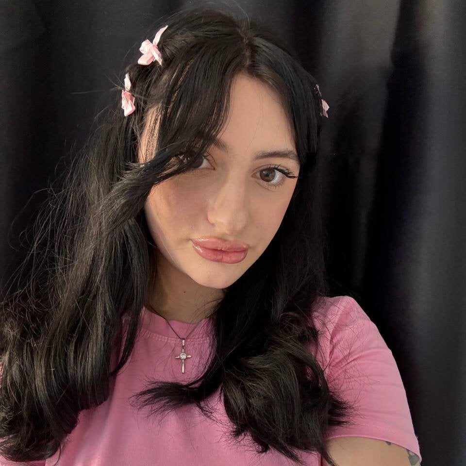 aliceplace webcam livesex profile on cheapadultsexcams.com