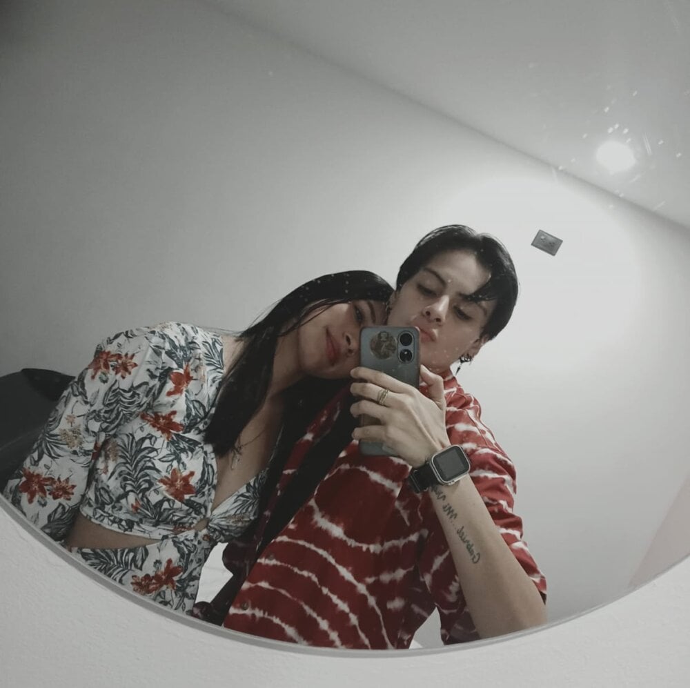 MartinnaGreco live cam model at StripChat