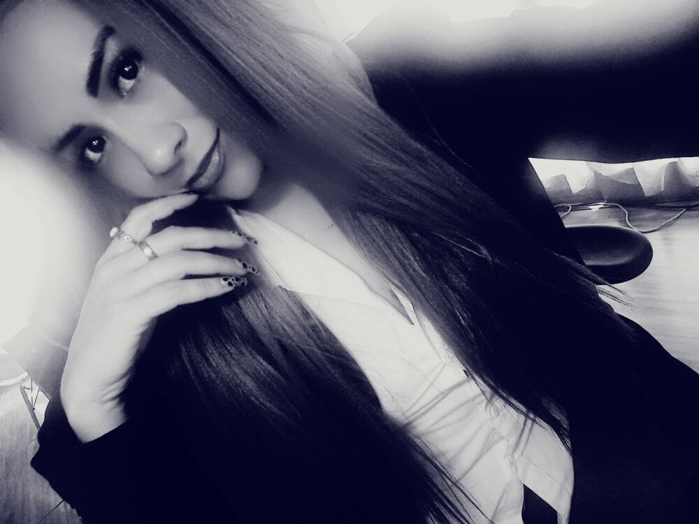 XGabrielaXX live cam model at StripChat