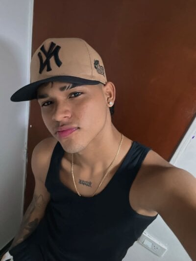 Prince_of_Zeus Couple Gagging Live Webcam Sex