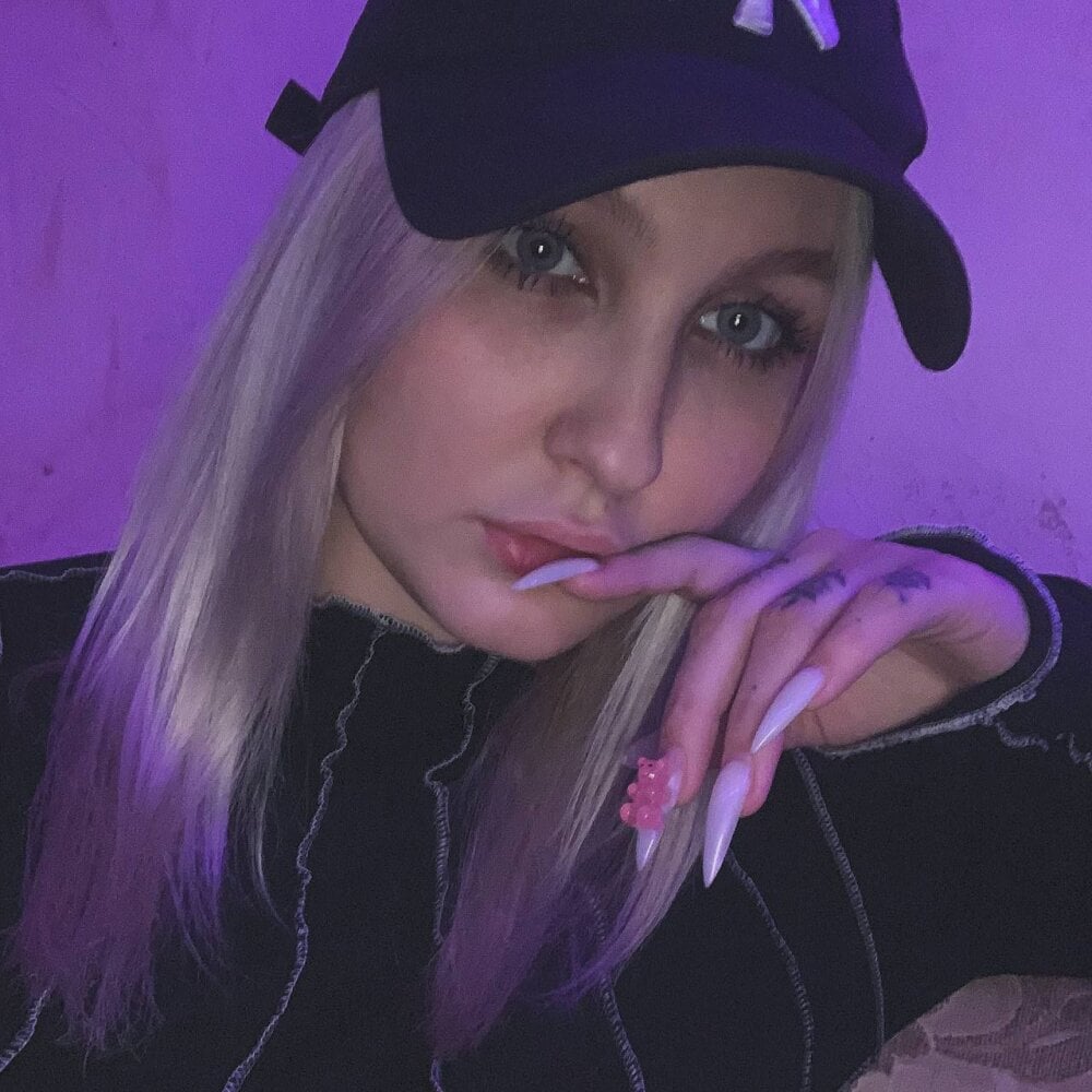 CloverBrent's Offline Chat Room