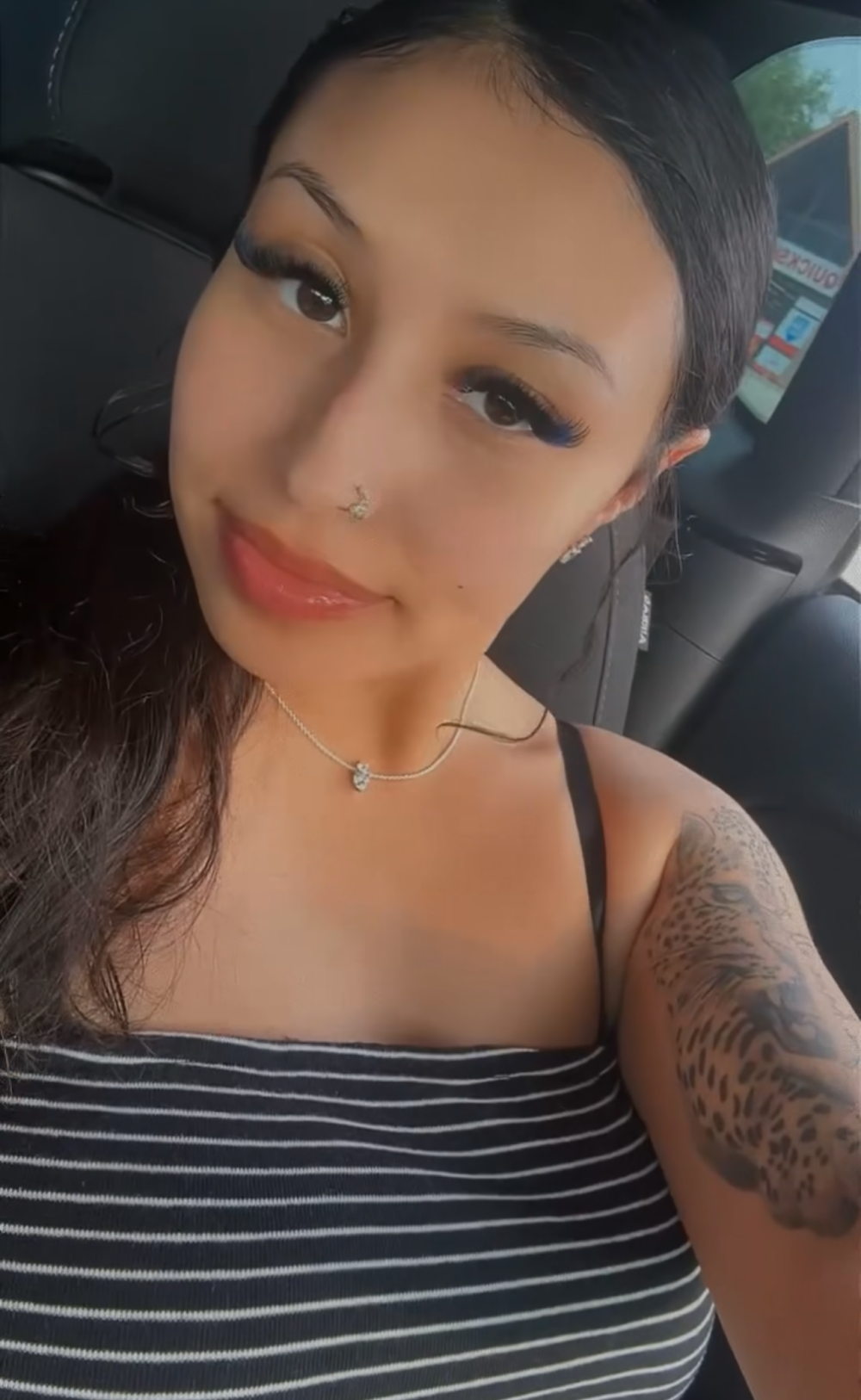 viranatrix live cam model at StripChat