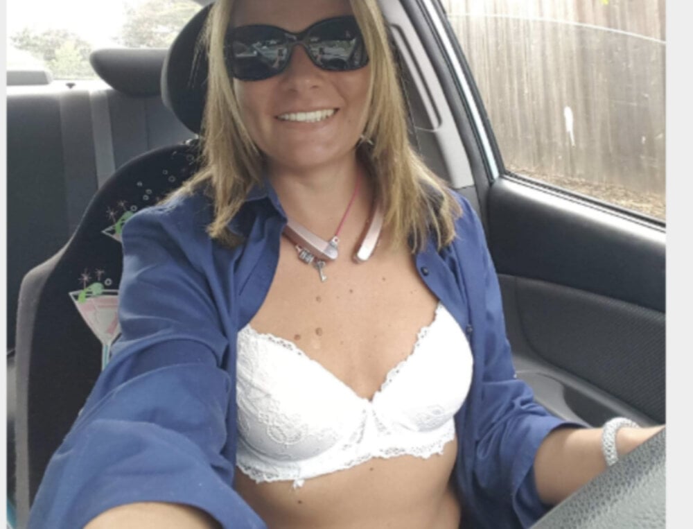 sexcityguide.com tink2369 livesex profile in white cams