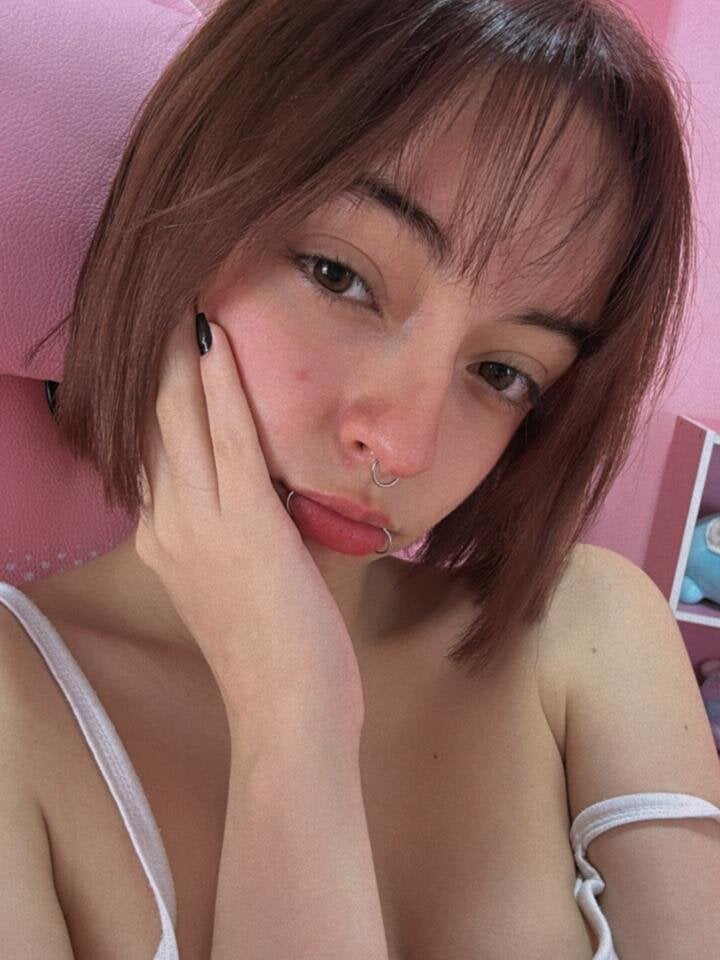 mega-camsex.com littlealexandra livesex profile in small-tits cams