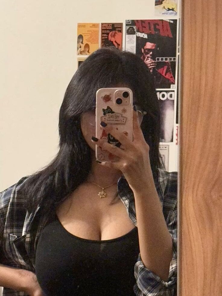 shradha-999 from stripchat