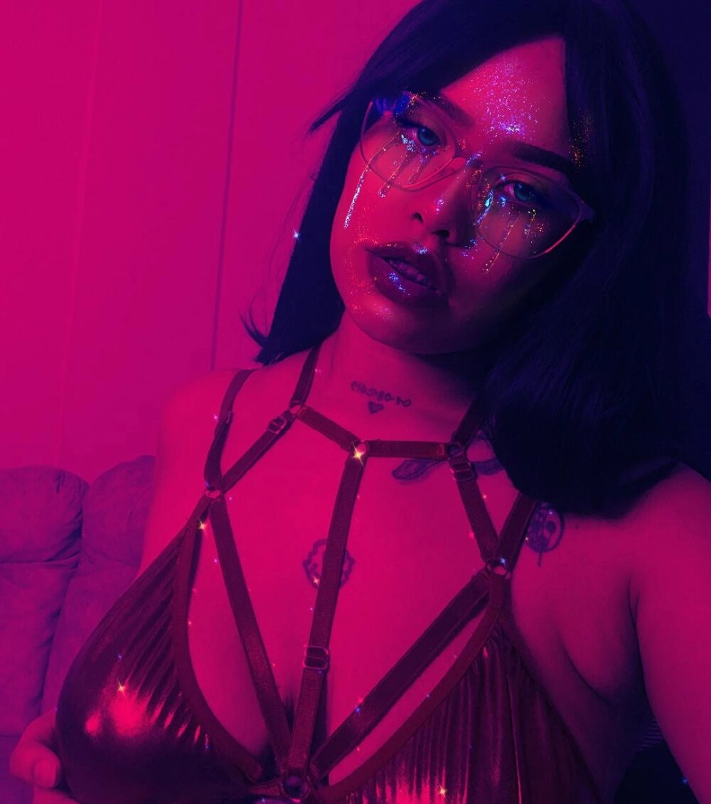 glamcambabes.com luna_artx livesex profile in its-already-a-secret cams