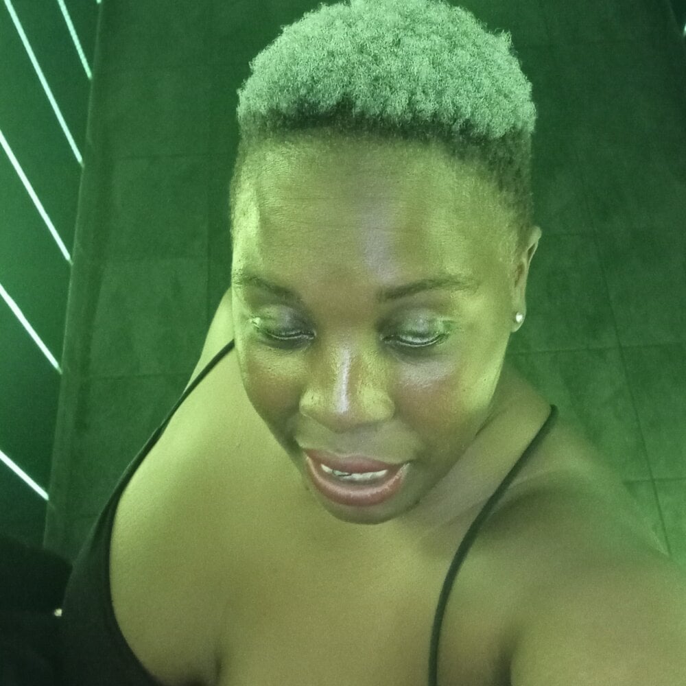 ebonylivesexcams.com chubbylee livesex profile in large cams