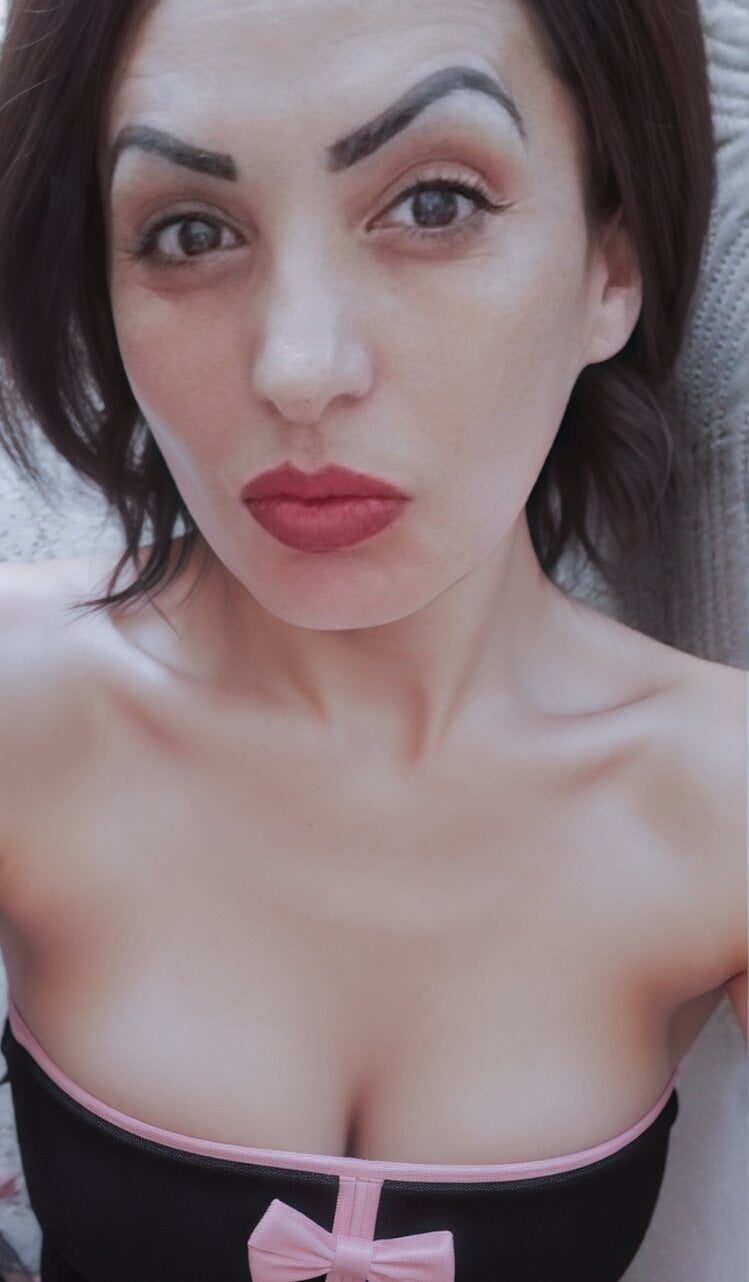 livesexr.com domina17 livesex profile in your-moms-house-mofo cams