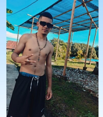 Emmanuel_Party_Hot