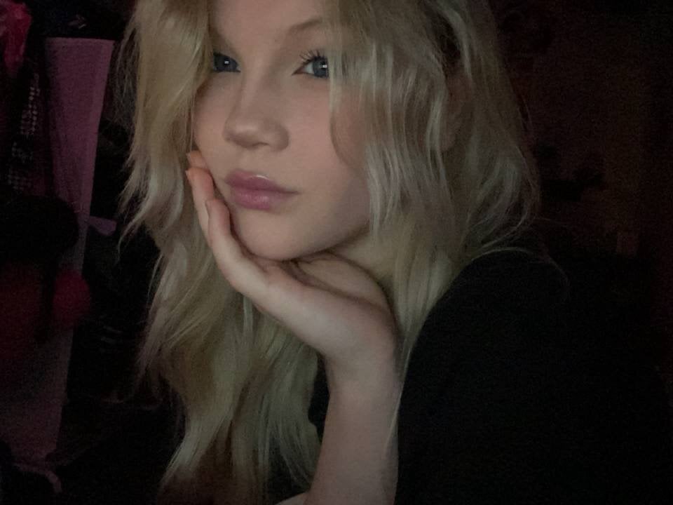 stripchat rosalindisome webcam profile pic via sexlivecamsites.com