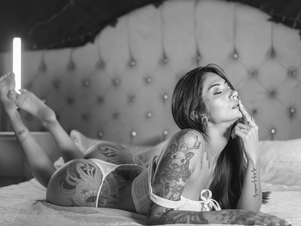 cheapadultsexcams.com julzlopez_ livesex profile in aelias-world cams