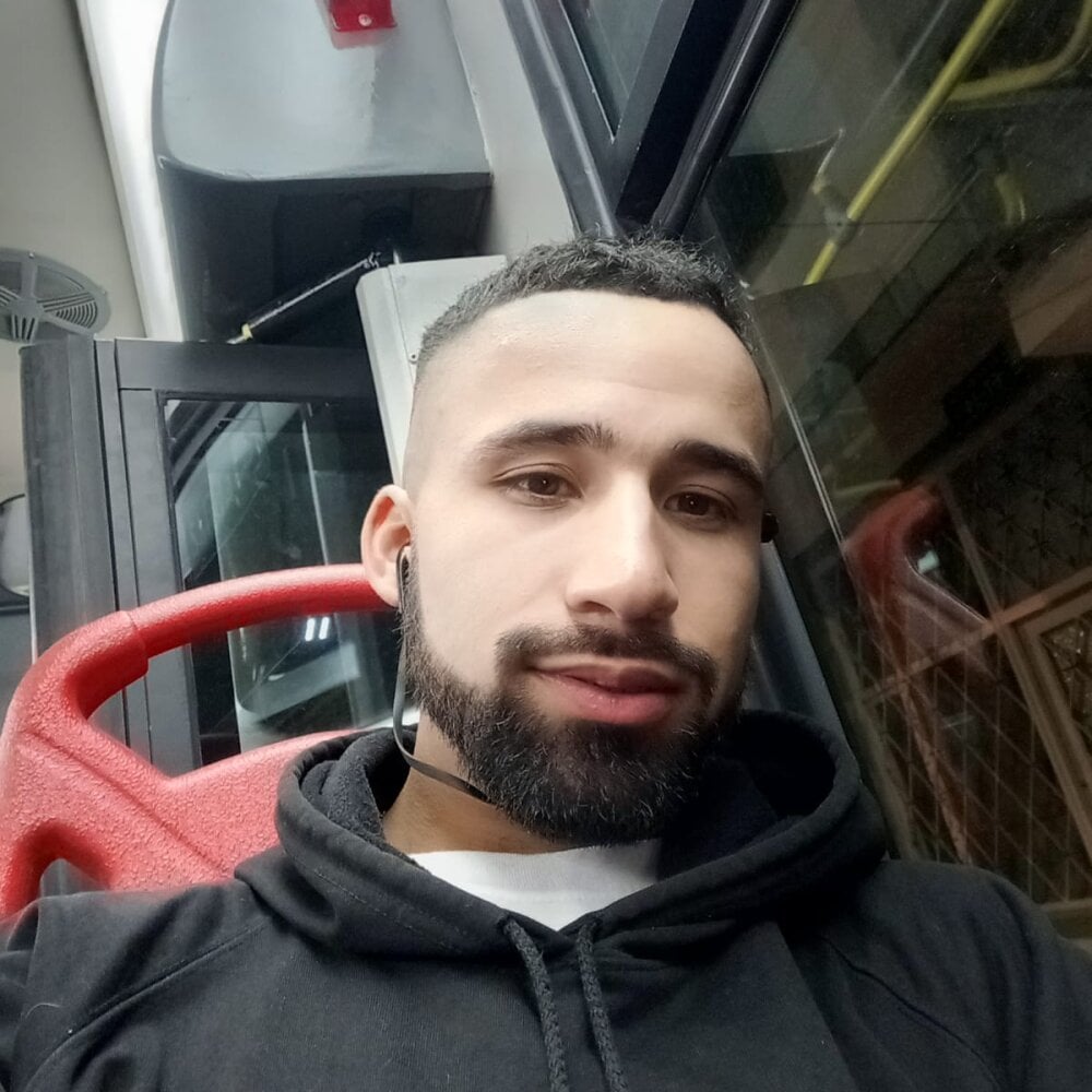 dominick_ahiryy's Offline Chat Room