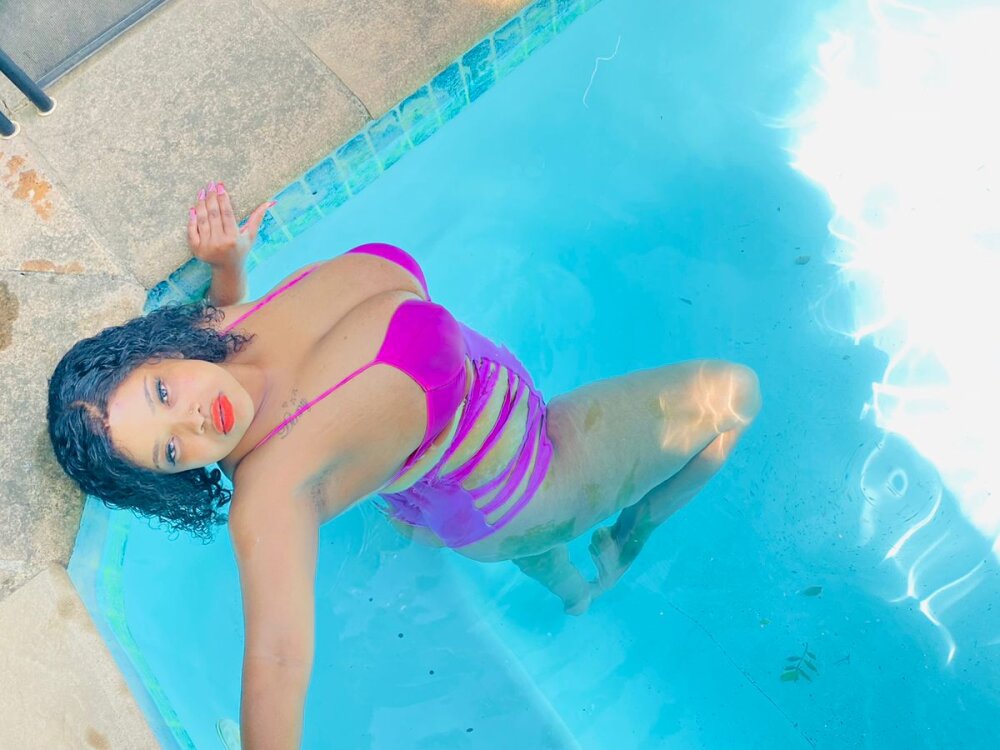 Pinkypiebooty 🛸 naked webcam chat