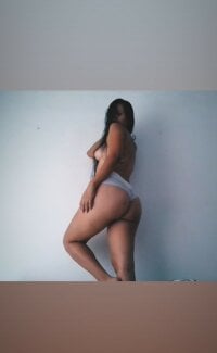 _Iris_Hot Adlı Modelin Çevrimdışı Sohbet Odası