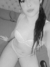 XXX chat uživo modela sairadalet