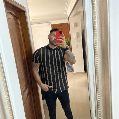 rogers_p Live Cam on StripChat