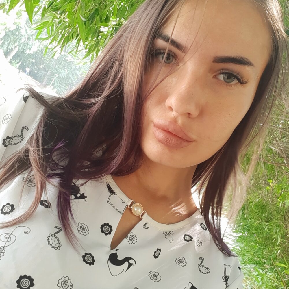 ProstoMaria live cam model at StripChat