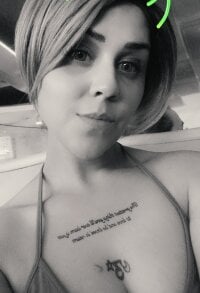 notoriousnina's Offline Chat Room