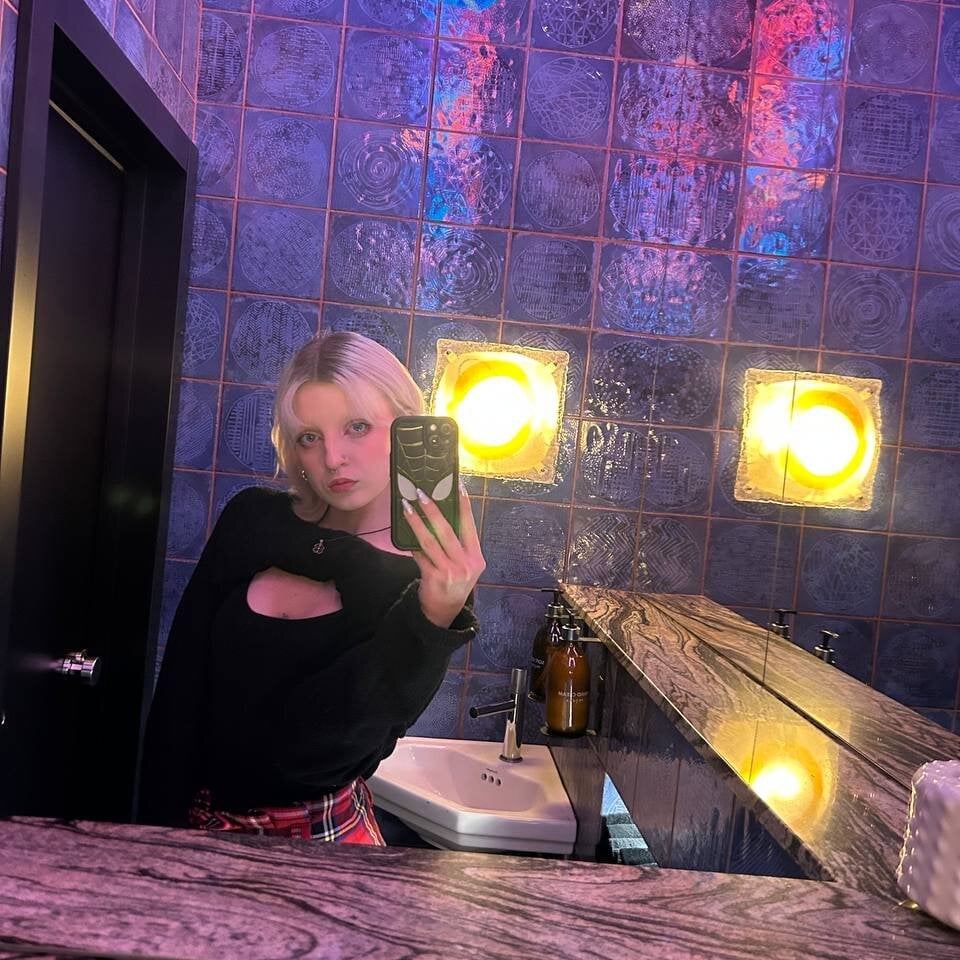 MaryCuteEiF's Offline XXX Chat