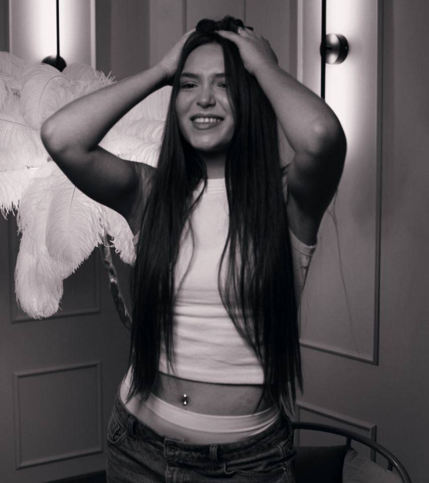 JulianaGills's most recent online preview