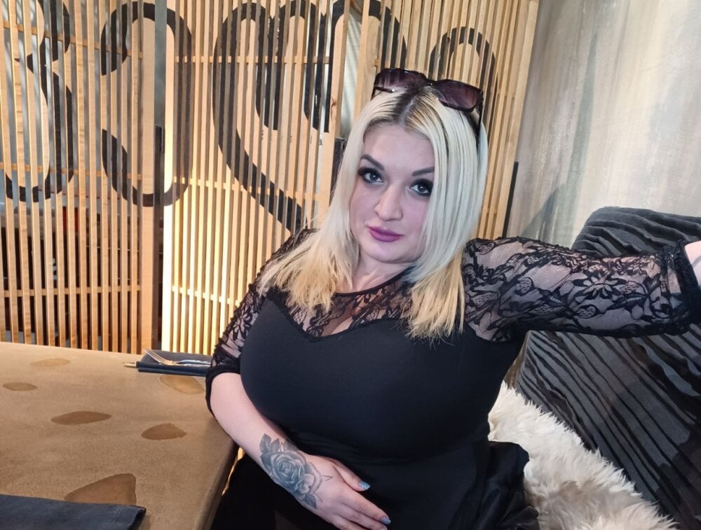 pornsexycams.com charleycream livesex profile in colombiamedellin-te-amo cams