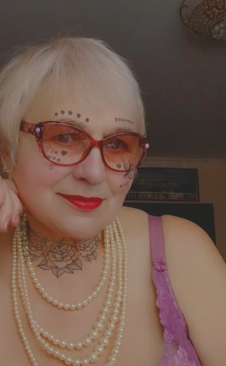 Live sex webcam photo for SweetCherry27 #290300860