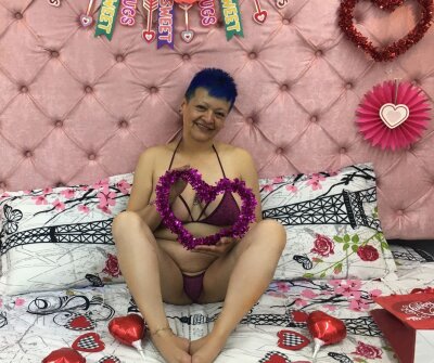 loquitaqueen011 on StripChat