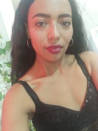 Perla_Hunt's Offline Chat Room